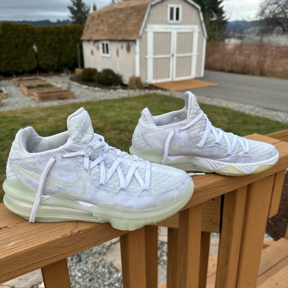 Nike LeBron 17 Low 'White Camo' CD5007-103 Womans Size 8 Preowned